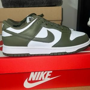 Brand New Nike Women’s Dunks size 9